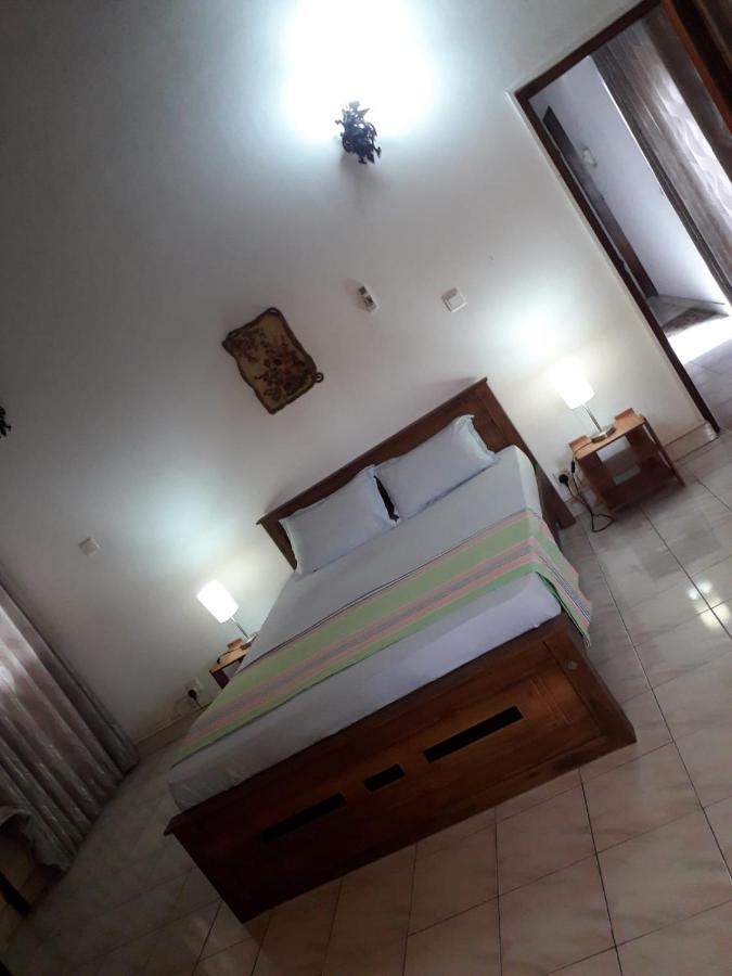 Ceylon Travel And Stay Lodge Battaramulla Exterior photo