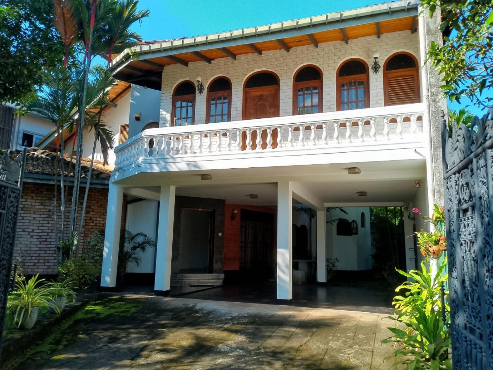 Ceylon Travel And Stay Lodge Battaramulla Exterior photo